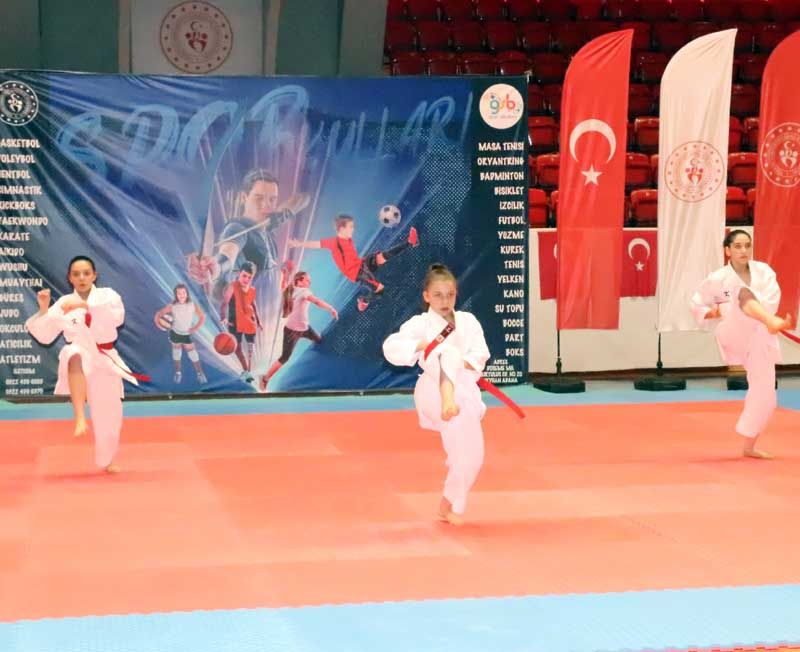 Adana’da İl Spor Müdürlüğü Yaz Spor Okulları Açıldı