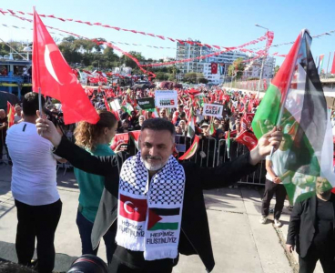 GAZZE’NİN ONURLU DİRENİŞİNE KARATAŞ’TAN DESTEK