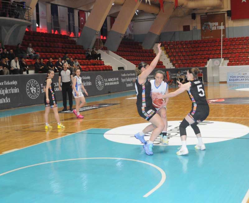 Adana Büyükşehir Belediyespor, İzmit Zirve'yi farklı yendi: 81-61