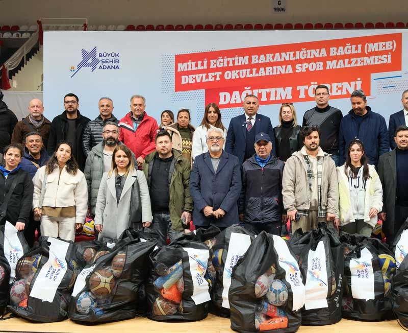 Büyükşehir Belediye'den 500 okula spor malzemesi
