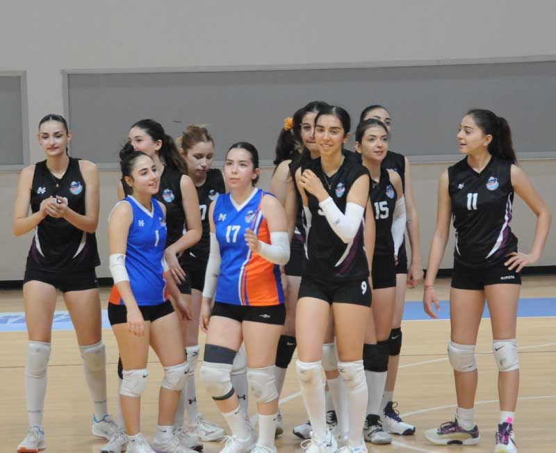 Büyükşehir'in genç kadrosu Hatay Voleybol'a direnemedi:0-3