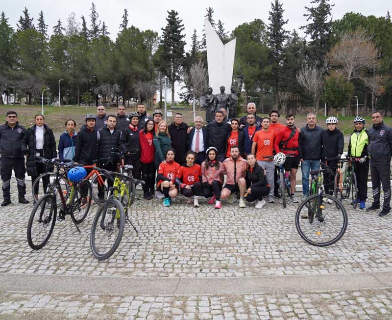 Depremde şehit olan 48 Çukurova Üniversiteli'nin anısına 48 km'lik anma koşusu yapıldı