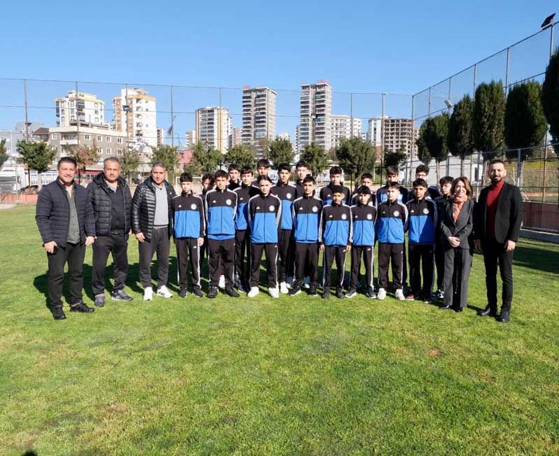 Seyhan Belediyespor U-14 Takımı Konya'ya Uğurlandı