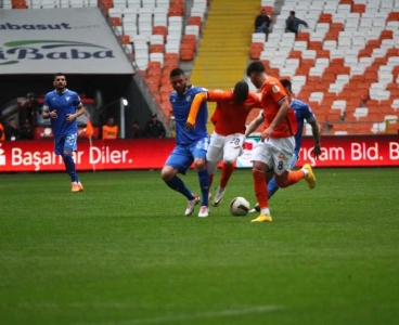 Adanaspor, 10 kişi kalan Boluspor'u geçemedi:1-1