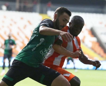 10 kişilik Adanaspor Kocaelispor'a da kaybetti:0-2