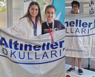 Yüzme'de Altın madalya Altıneller Okulları'nın