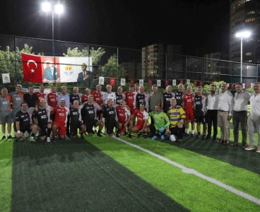 Büyükşehir Belediyesi Cumhuriyet Kupası Raftaki Kramponlar Veteranlar futbol turnuvası başladı