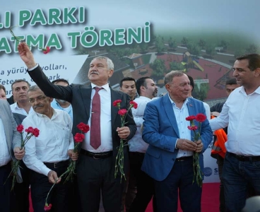 Büyükşehir ve Seyhan Belediyesi Hadırlı Mahallesi Parkı'nın temelini attı