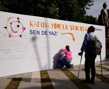 Büyükşehir'den "Kadına Yönelik Şiddete Karşı Sen de Yaz" etkinliği