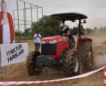 Ceyhan'da Traktör Yarışları Yapıldı