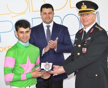 Adana Jandarma Koşusu'nu Karabayırlı kazandı
