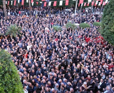 10 bini aşkın Adanalı, Zeydan Karalar’a destek için toplandı