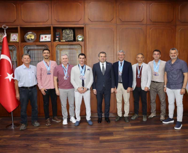 Masterlar Yüzücülerdan Rektör Beriş’e Ziyaret