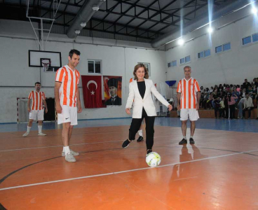 SEYHAN BELEDİYESİ, İŞİTME ENGELLİLERİ SAHADA BULUŞTURDU