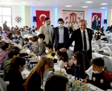 Seyhan’daki satranç şölenine 10 ilden 270 sporcu katıldı