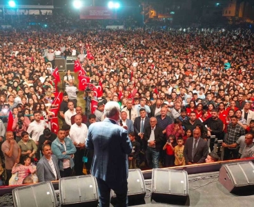 Zeydan Karalar, “99. yılda Cumhuriyet coşkusu Adana’da bir başka hissediliyor.”