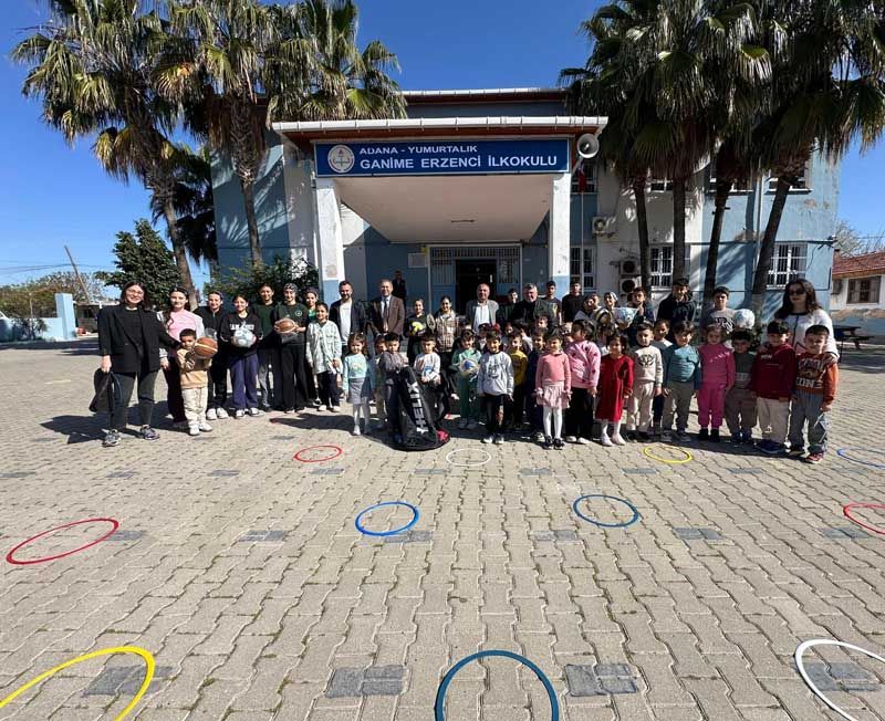 Yumurtalık’ta okullara spor malzemesi dağıtıldı