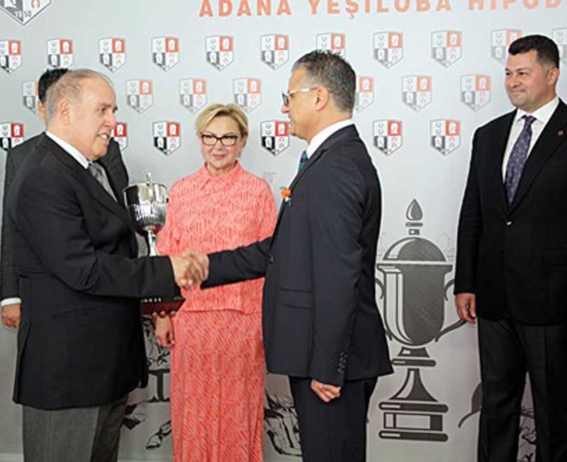 Akdeniz Derbisini Dapper Man kazandı; Kupayı Behçet Homurlu verdi