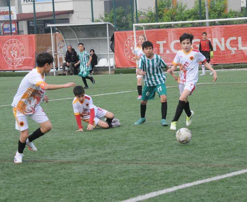 Aslanspor, Pozantı Belediyespor'u 3-1'le geçti