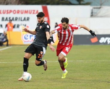 Adanaspor, Bolu'da penaltı ve kırmızı karta boyun eğdi: 3-1