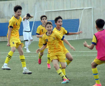 Adana 01 FK'yı 2-0 yenen Kanaryaspor Şampiyon oldu