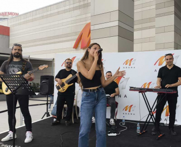 M1 Adana Avm'de anneler günü etkinliği