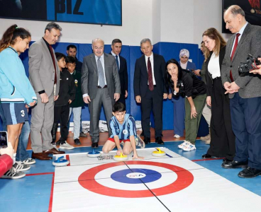 Vali Köşger'den minik sporculara sertifika belgesi